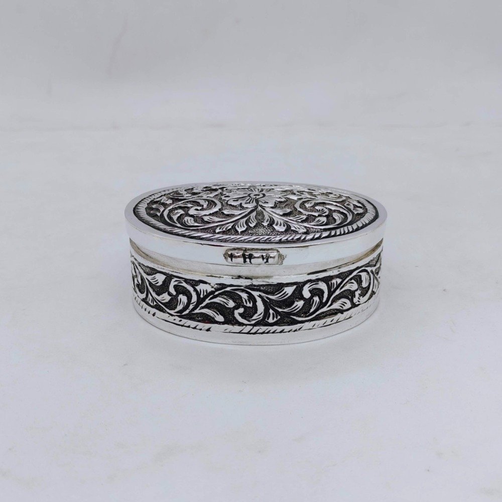 Real silver box for gifting in antique oval shape in fine carvings