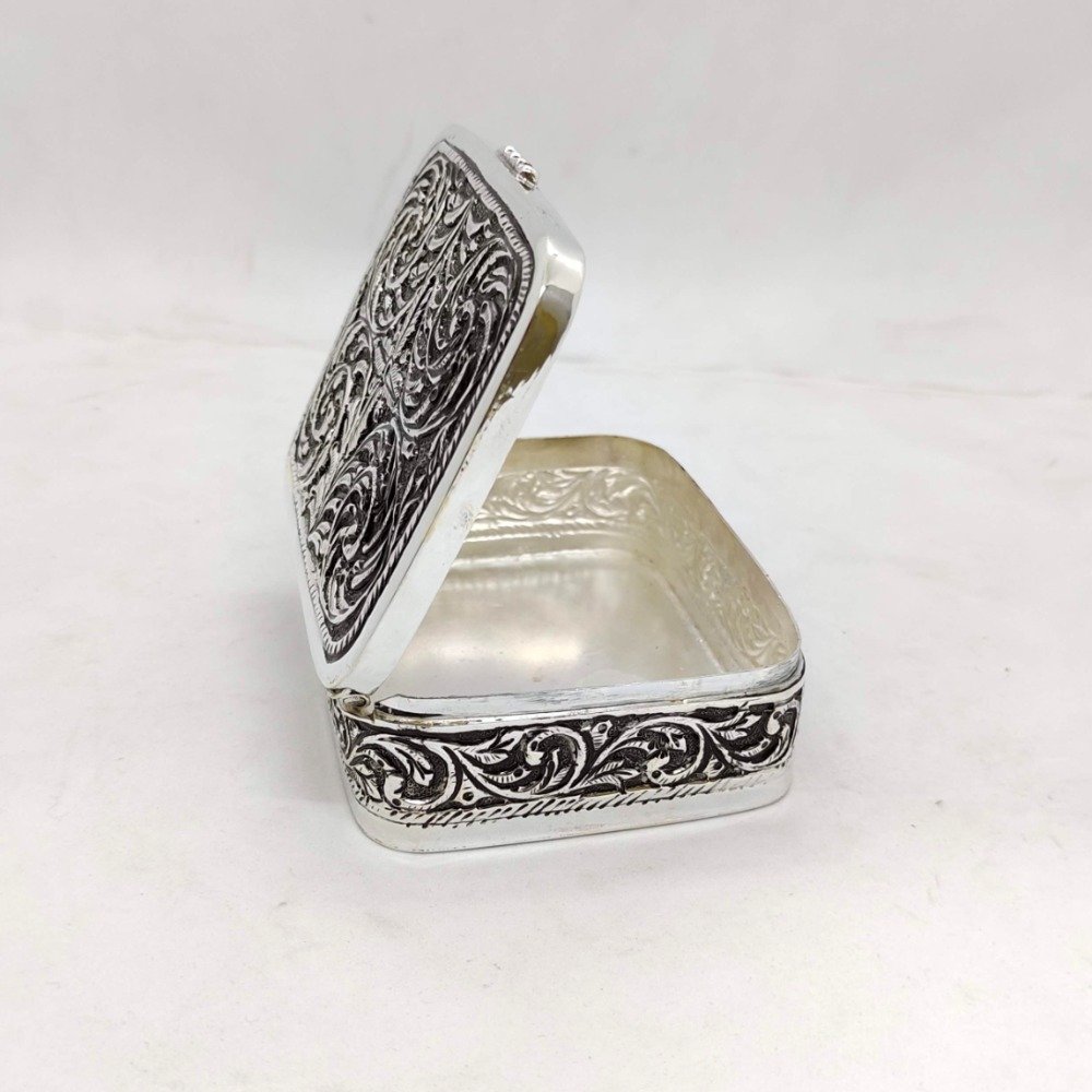 Hallmarked silver box for gifting in antique fine carvings by puran