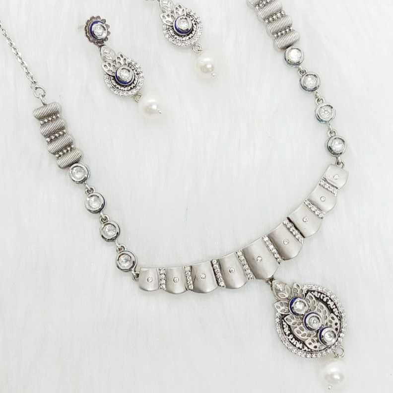 Pure silver kundan necklace for ladies and a pair of earnings